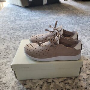 Nurture Jaquee Sneaker Size 7.5M